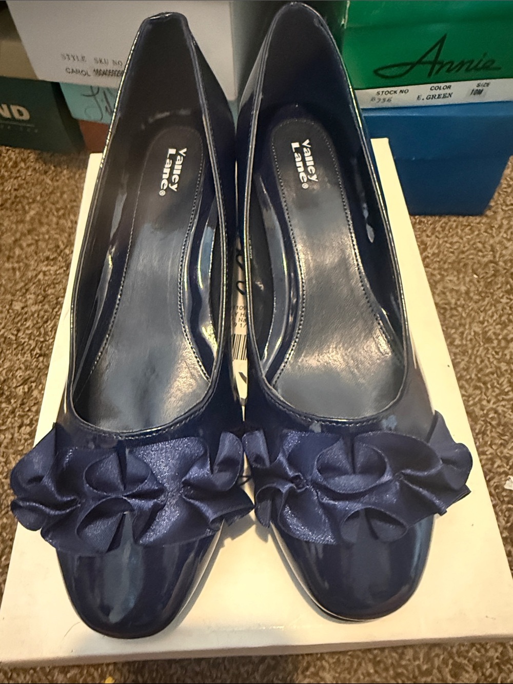 Valley Lane Navy Patent Floral Detail kitten heel size 9.5W